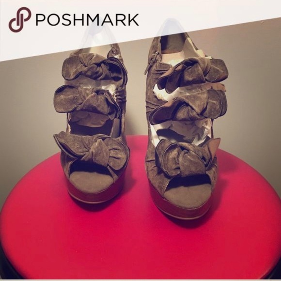 N.Y.L.A. Daris Suede Peep-Toe Pump - Picture 10 of 11